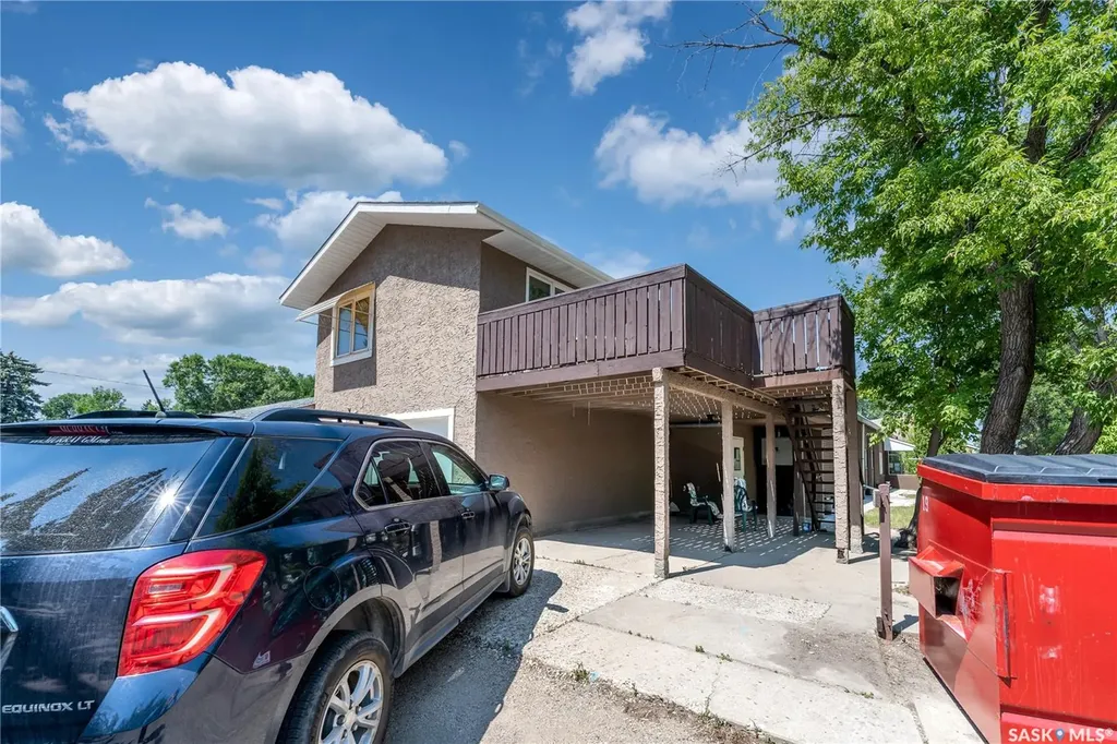 1236 3rd Avenue NW Moose Jaw SK S6H 3V3