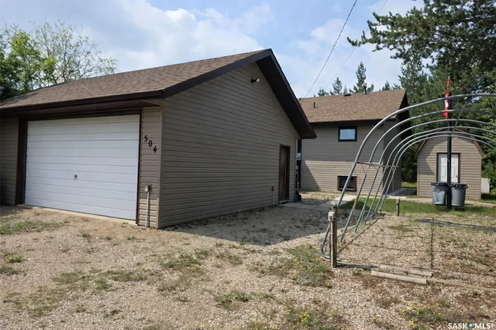 504 Mistusinne Crescent Mistusinne SK S0H 1J0