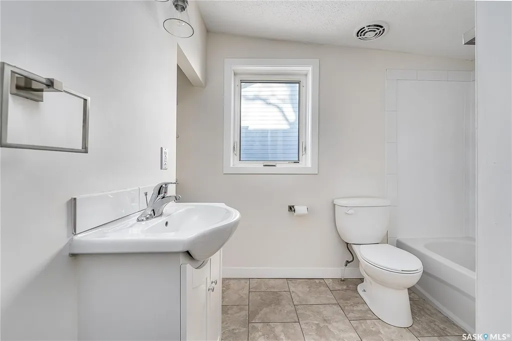 1317 Connaught Avenue Moose Jaw SK S6H 4B9