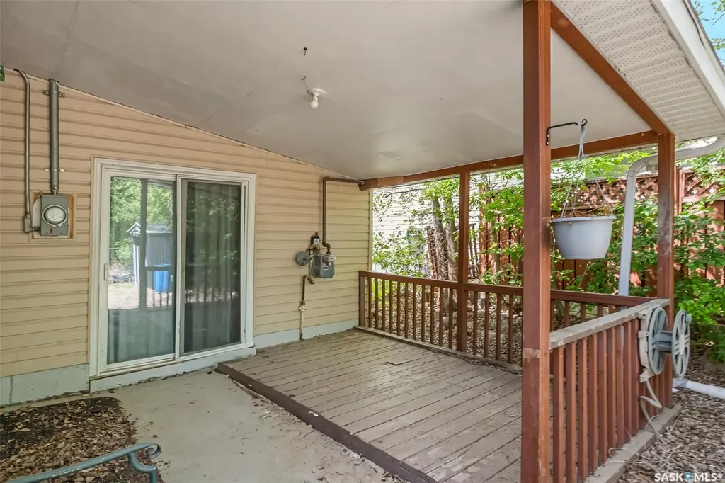 1317 Connaught Avenue Moose Jaw SK S6H 4B9