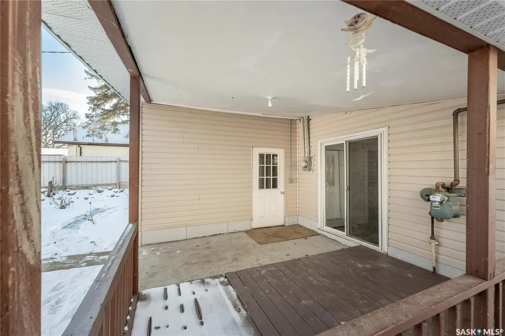 1317 Connaught Avenue Moose Jaw SK S6H 4B9