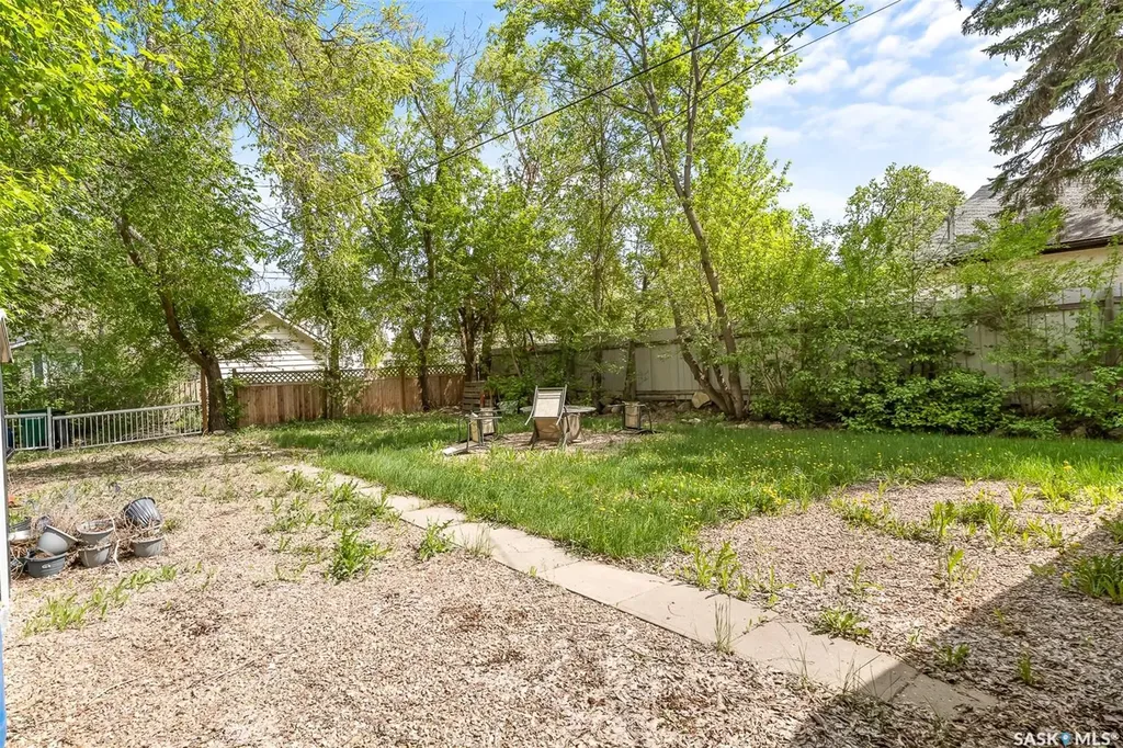 1317 Connaught Avenue Moose Jaw SK S6H 4B9