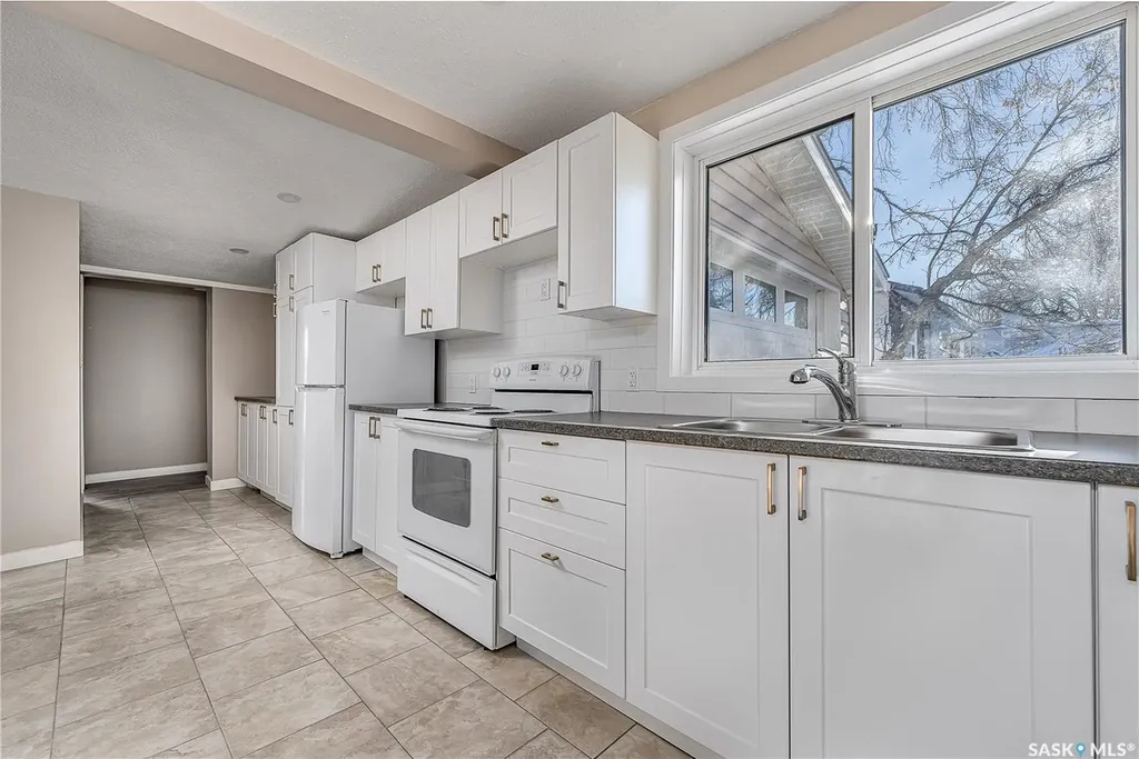 1317 Connaught Avenue Moose Jaw SK S6H 4B9