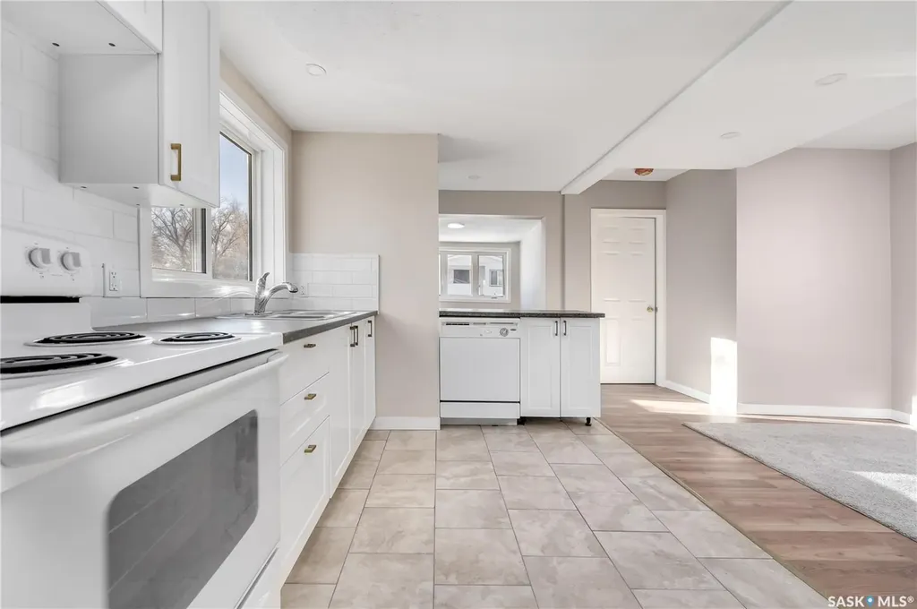 1317 Connaught Avenue Moose Jaw SK S6H 4B9