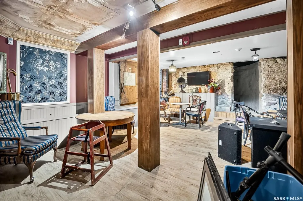 8 Main Street N Moose Jaw SK S6H 0V8