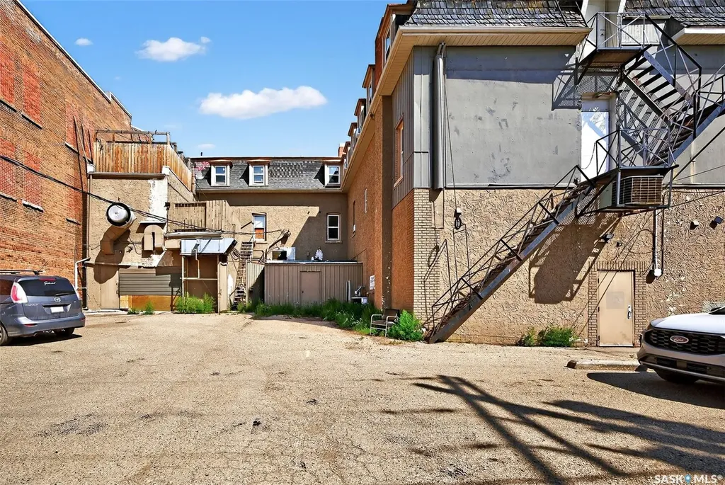 8 Main Street N Moose Jaw SK S6H 0V8