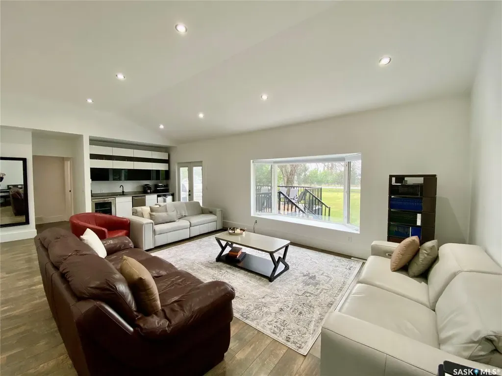 837 Prospect Avenue Oxbow SK S0C 2B0