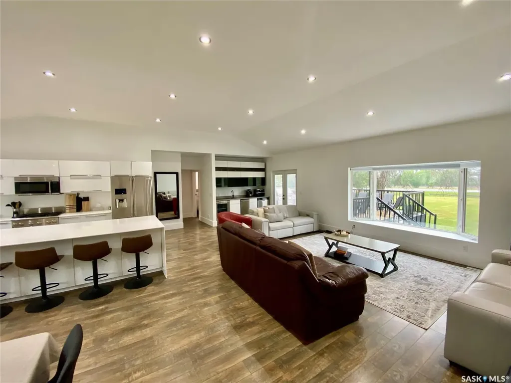 837 Prospect Avenue Oxbow SK S0C 2B0