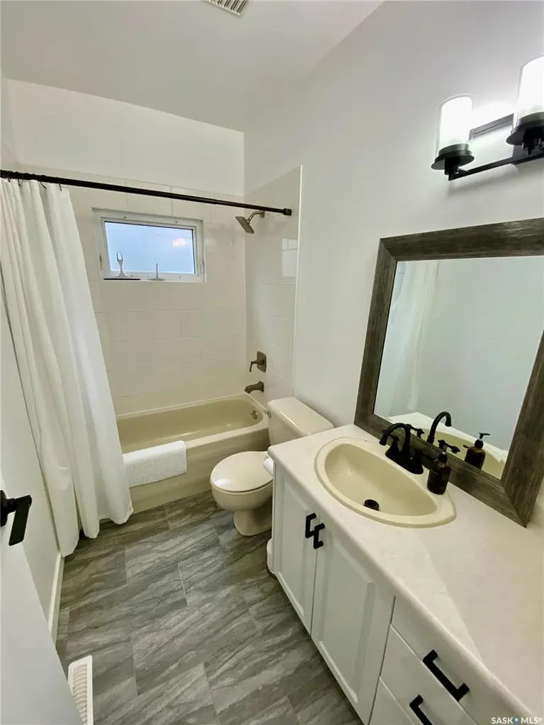 837 Prospect Avenue Oxbow SK S0C 2B0