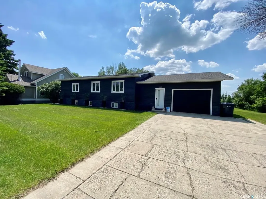 837 Prospect Avenue Oxbow SK S0C 2B0