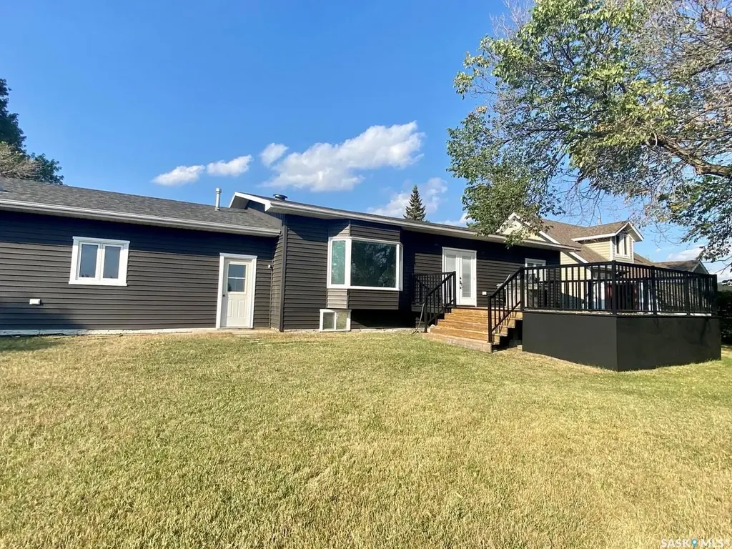 837 Prospect Avenue Oxbow SK S0C 2B0