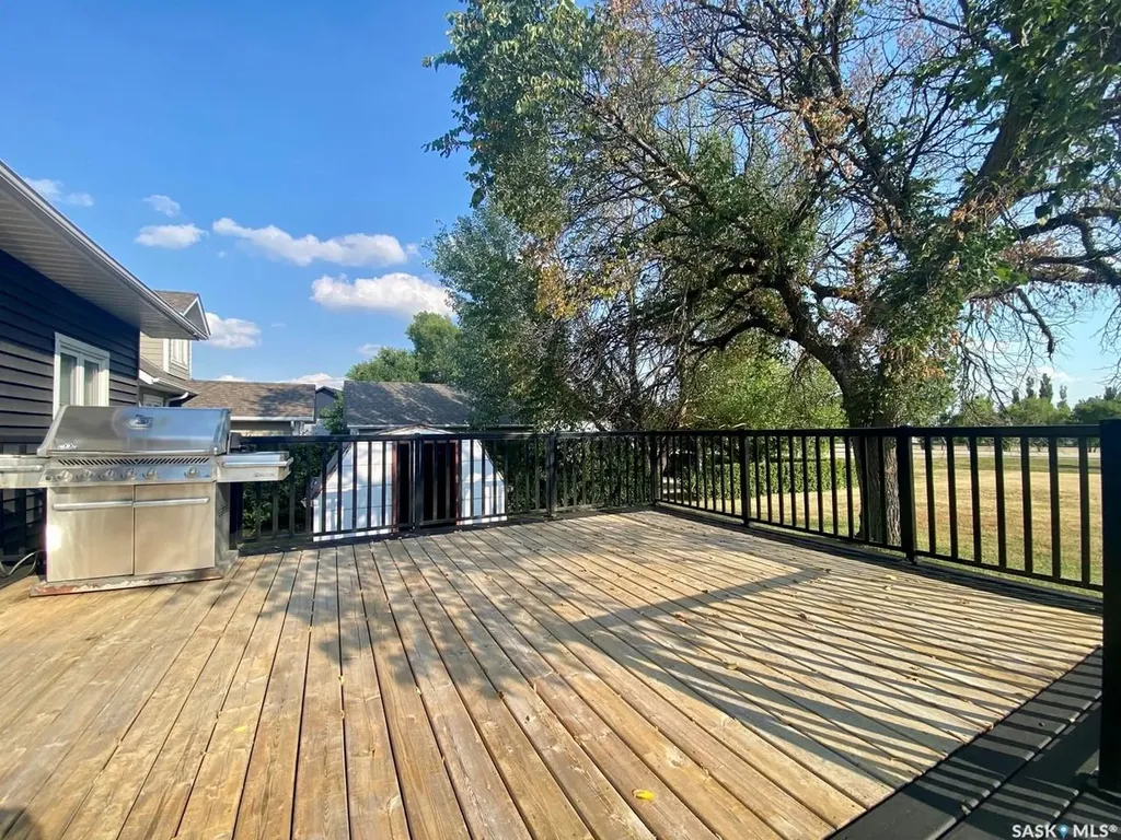 837 Prospect Avenue Oxbow SK S0C 2B0