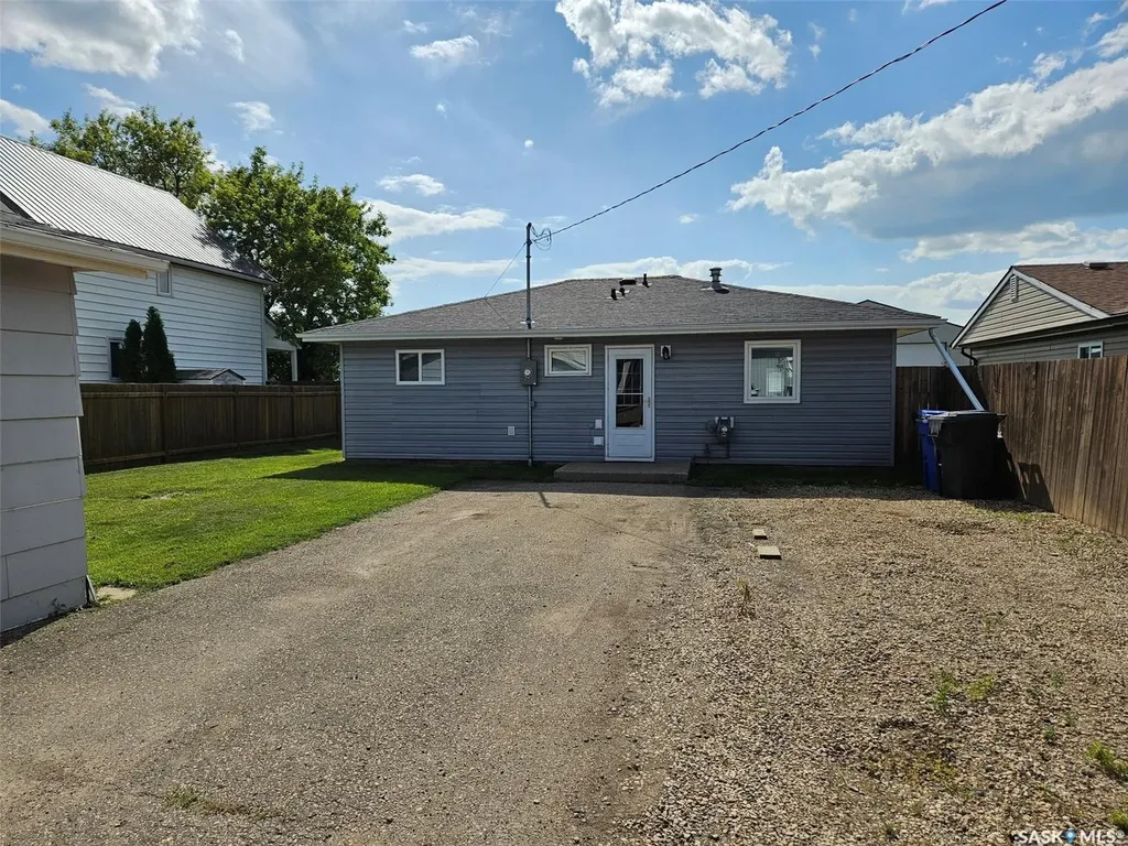 316 Clare Street Arcola SK S0C 0G0