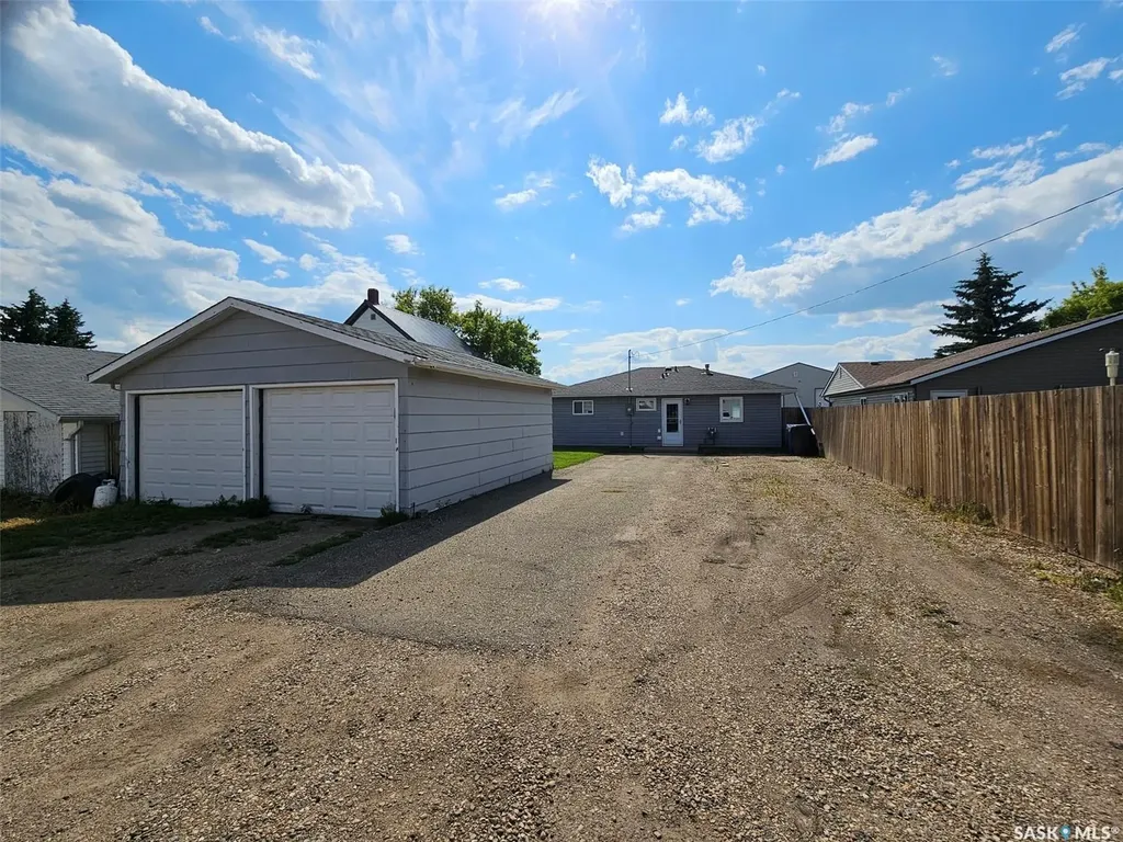 316 Clare Street Arcola SK S0C 0G0