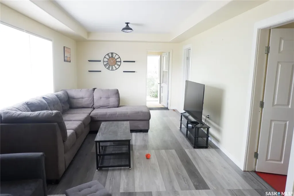 215 Kerry Street Limerick SK S0H 2P0
