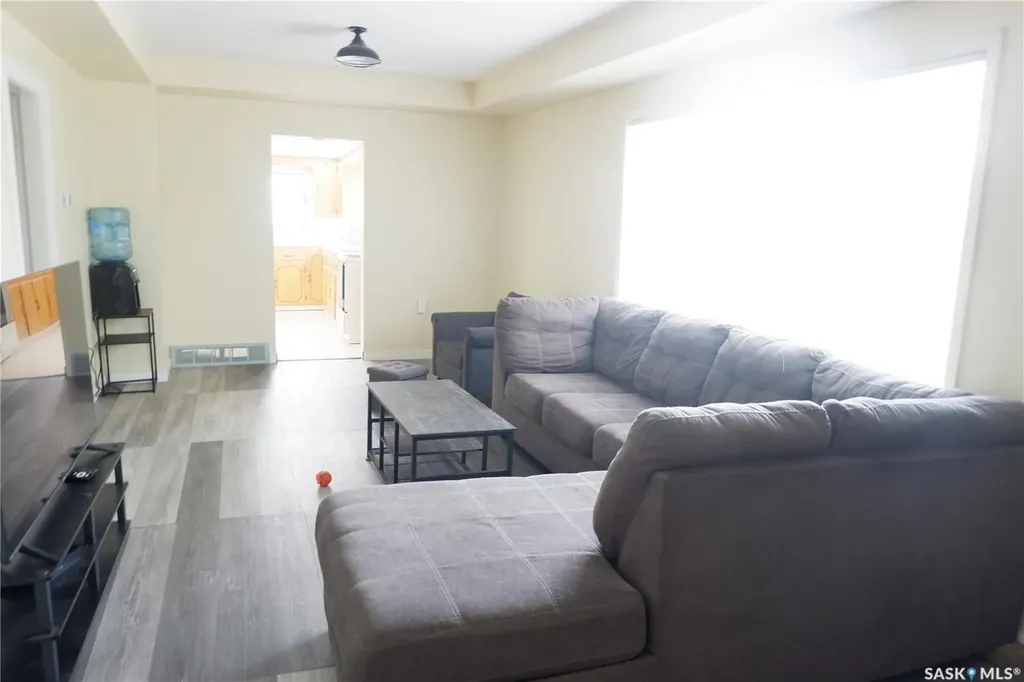 215 Kerry Street Limerick SK S0H 2P0