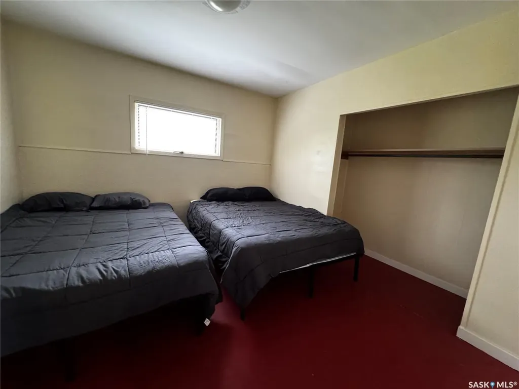 215 Kerry Street Limerick SK S0H 2P0