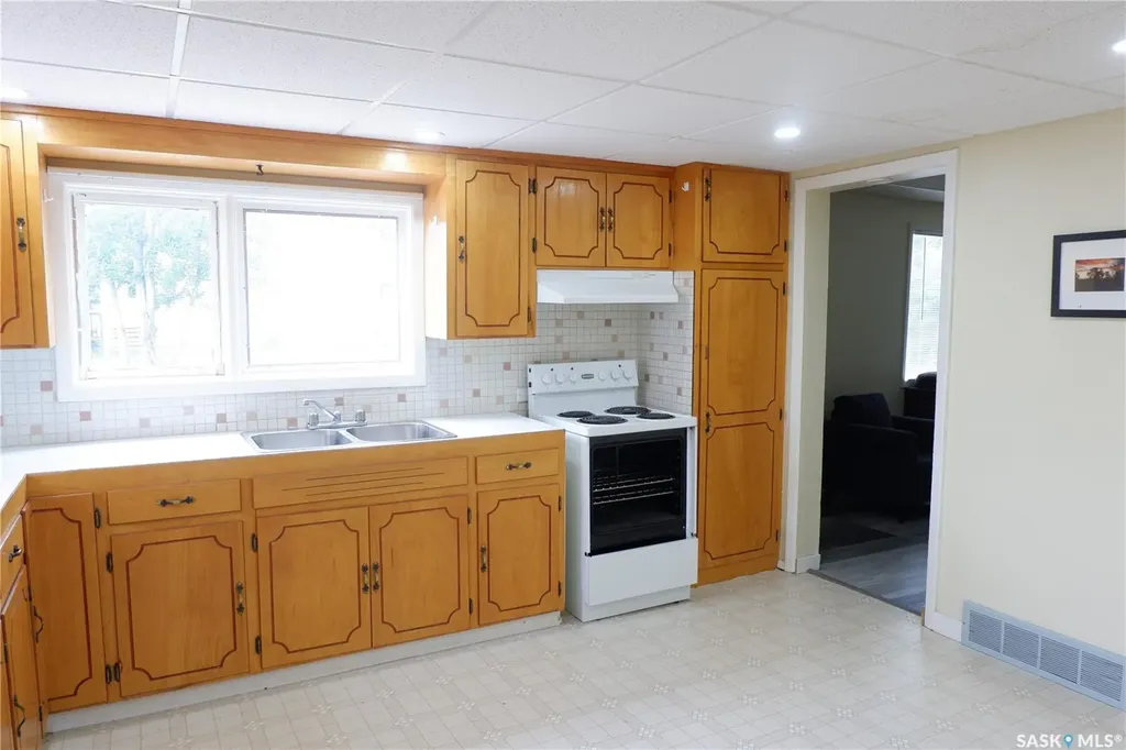 215 Kerry Street Limerick SK S0H 2P0