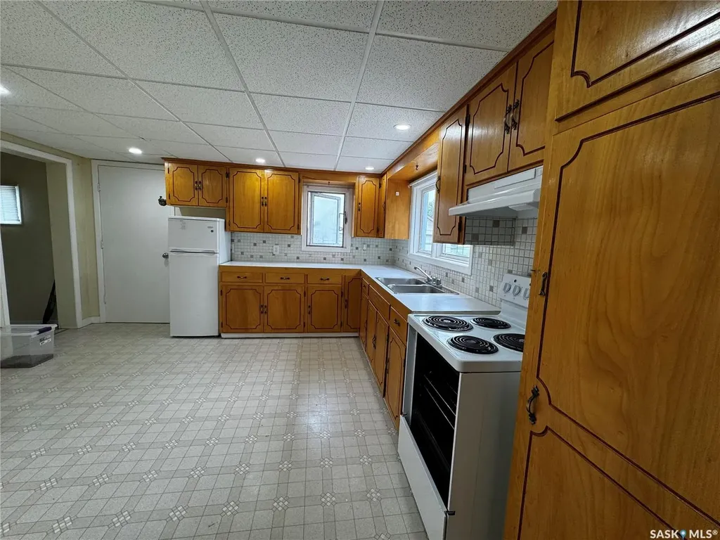 215 Kerry Street Limerick SK S0H 2P0