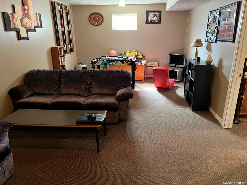 229 4th Avenue E Gravelbourg SK S0H 1X0