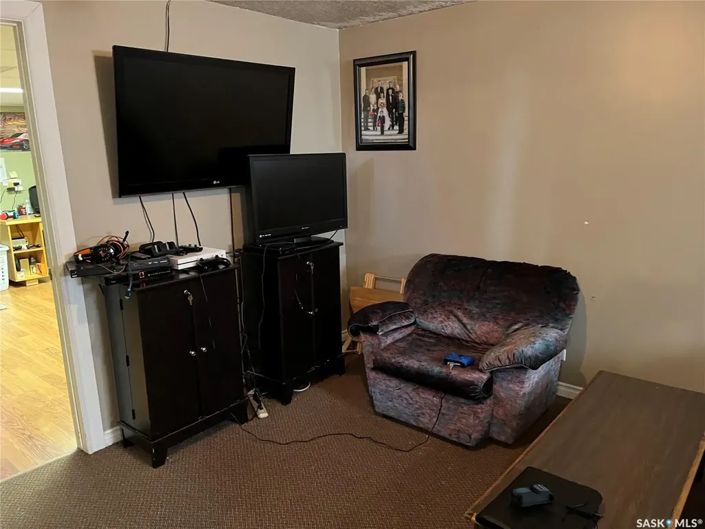 229 4th Avenue E Gravelbourg SK S0H 1X0