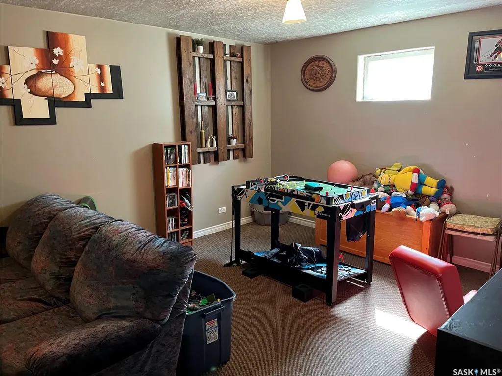 229 4th Avenue E Gravelbourg SK S0H 1X0