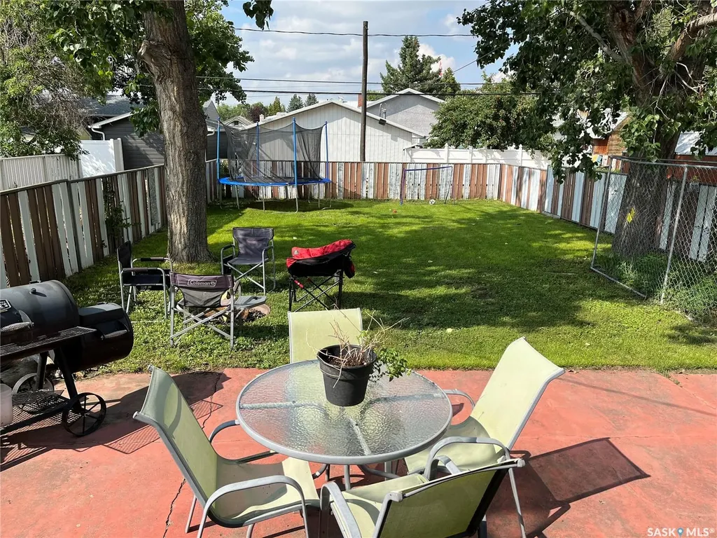 229 4th Avenue E Gravelbourg SK S0H 1X0