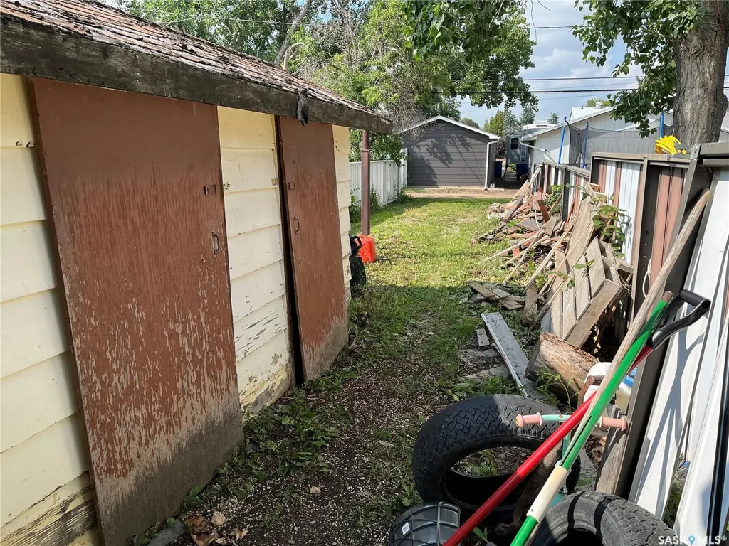 229 4th Avenue E Gravelbourg SK S0H 1X0