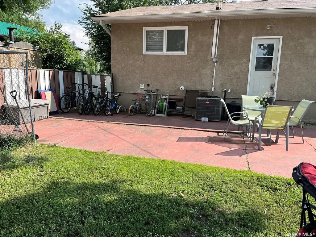 229 4th Avenue E Gravelbourg SK S0H 1X0