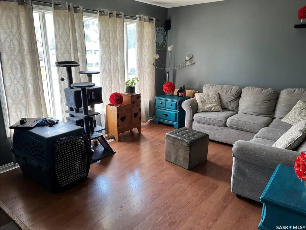 229 4th Avenue E Gravelbourg SK S0H 1X0