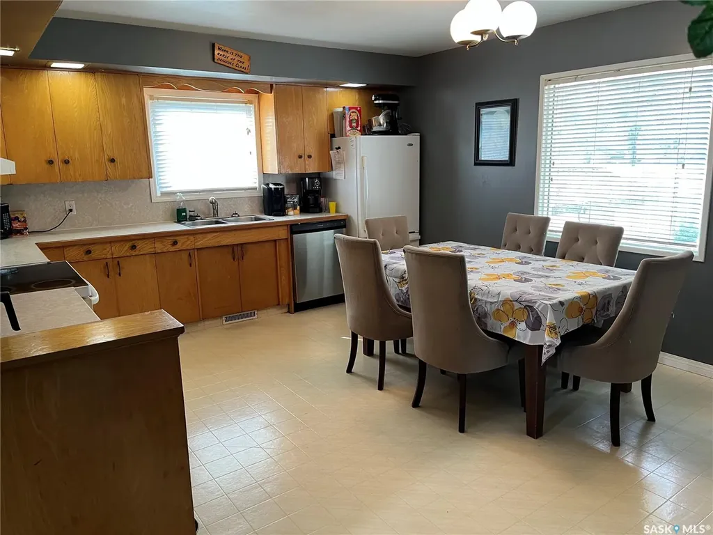 229 4th Avenue E Gravelbourg SK S0H 1X0