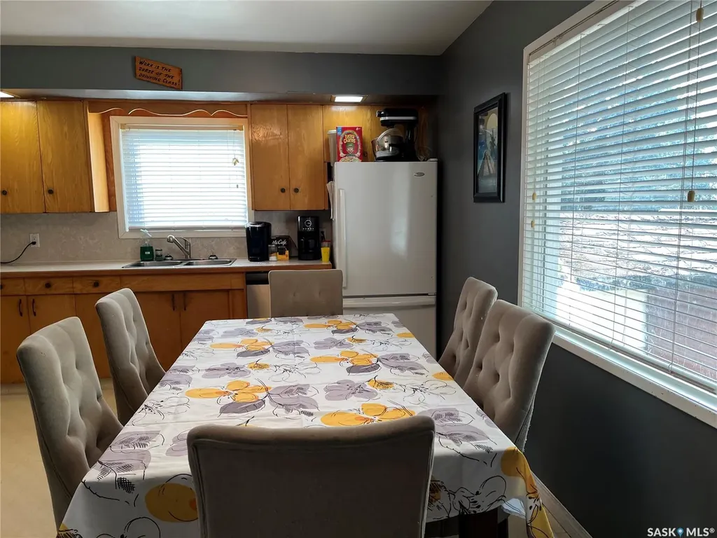 229 4th Avenue E Gravelbourg SK S0H 1X0