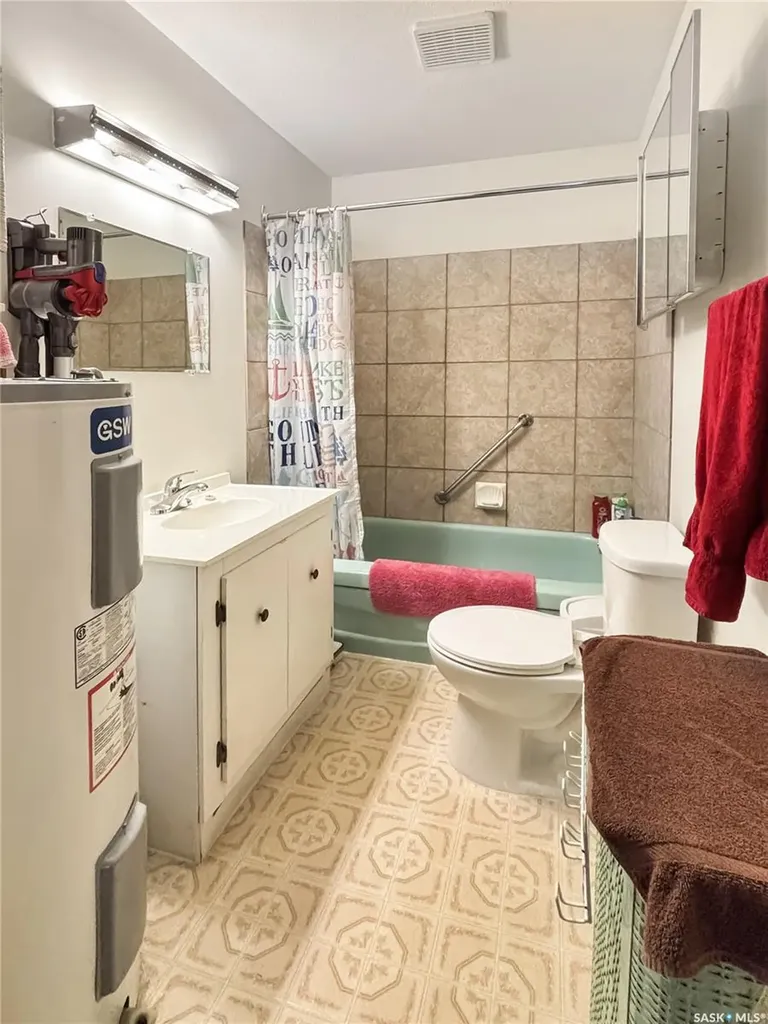 9261 Clement Crescent Cochin SK S0M 0L0