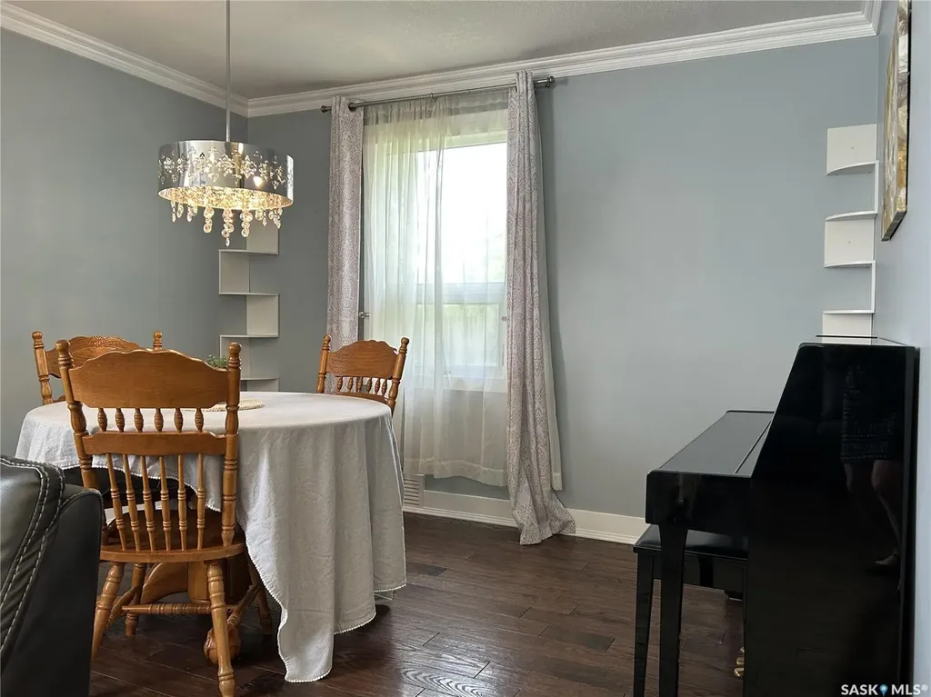 314 Antrim Street North Portal SK S0C 1W0