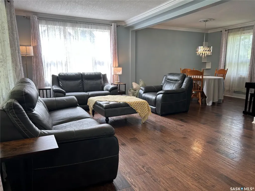 314 Antrim Street North Portal SK S0C 1W0