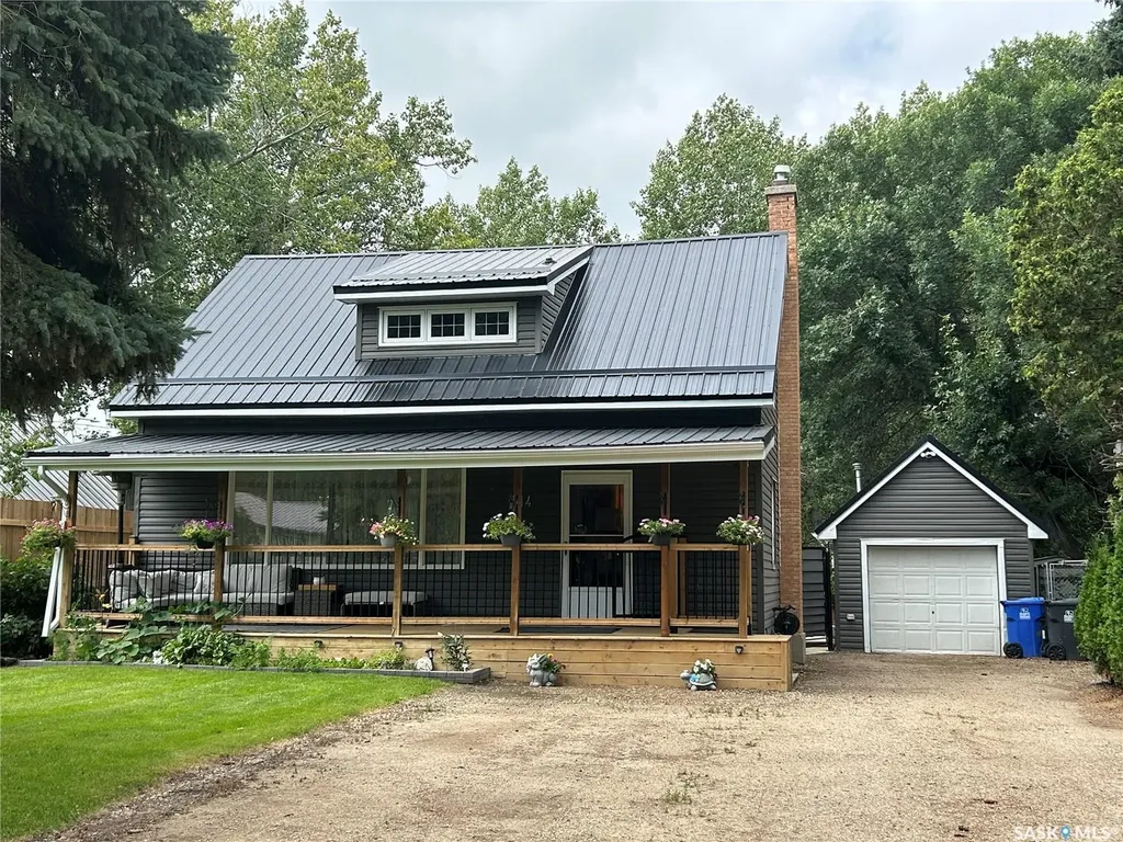 314 Antrim Street North Portal SK S0C 1W0