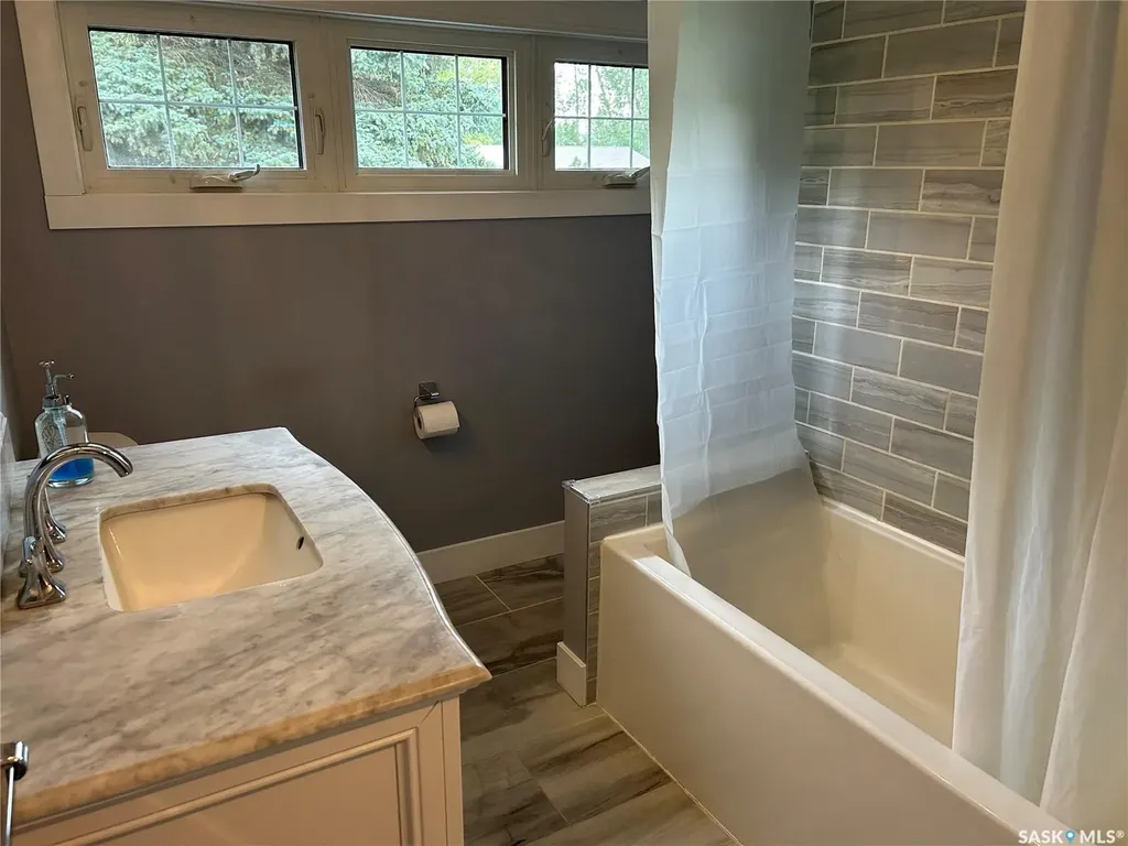 314 Antrim Street North Portal SK S0C 1W0