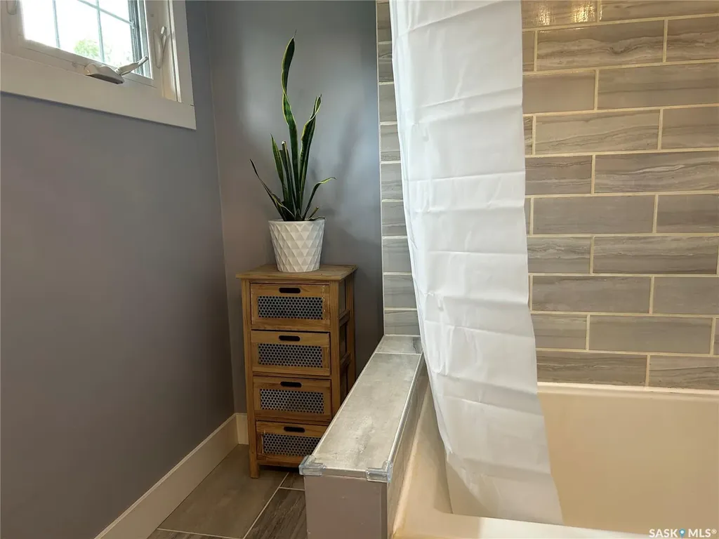 314 Antrim Street North Portal SK S0C 1W0