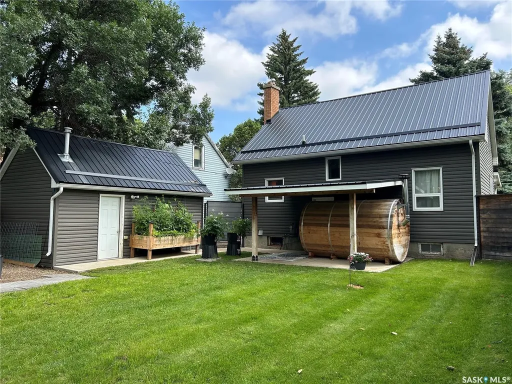 314 Antrim Street North Portal SK S0C 1W0