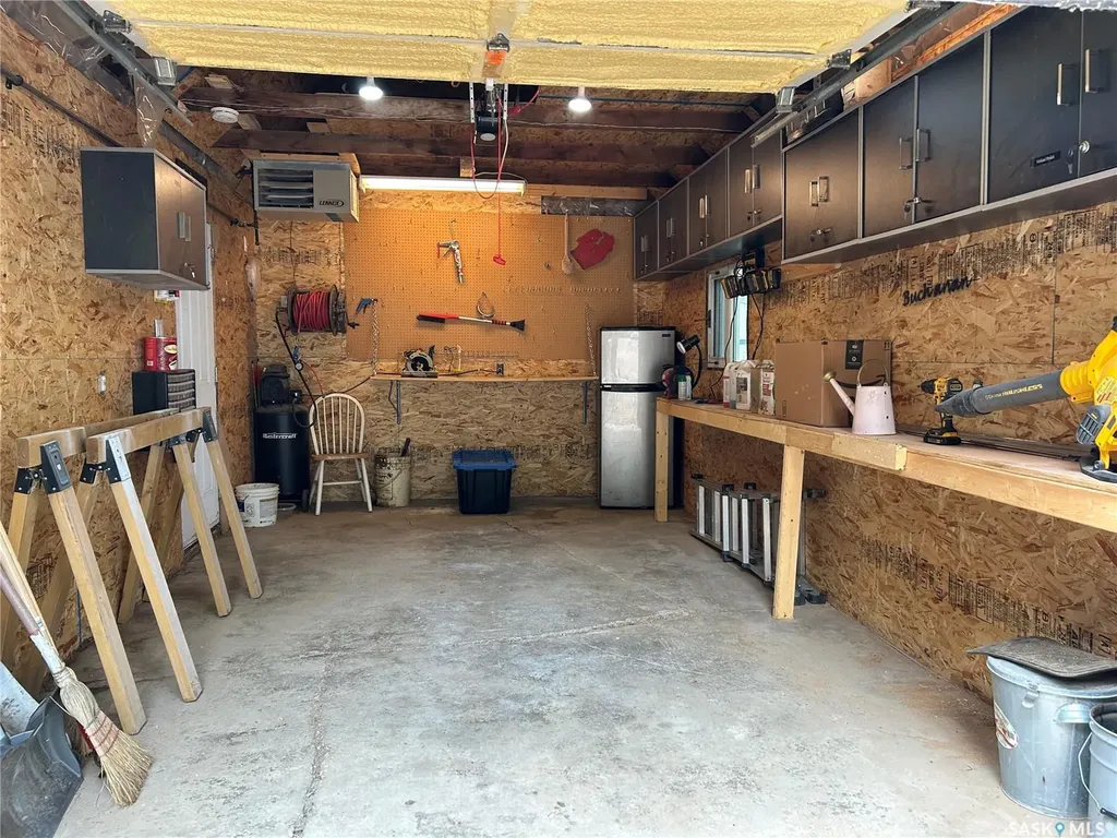 314 Antrim Street North Portal SK S0C 1W0