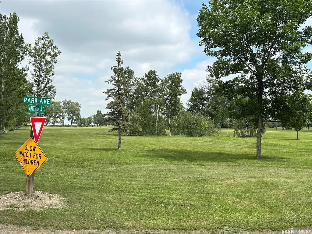 314 Antrim Street North Portal SK S0C 1W0