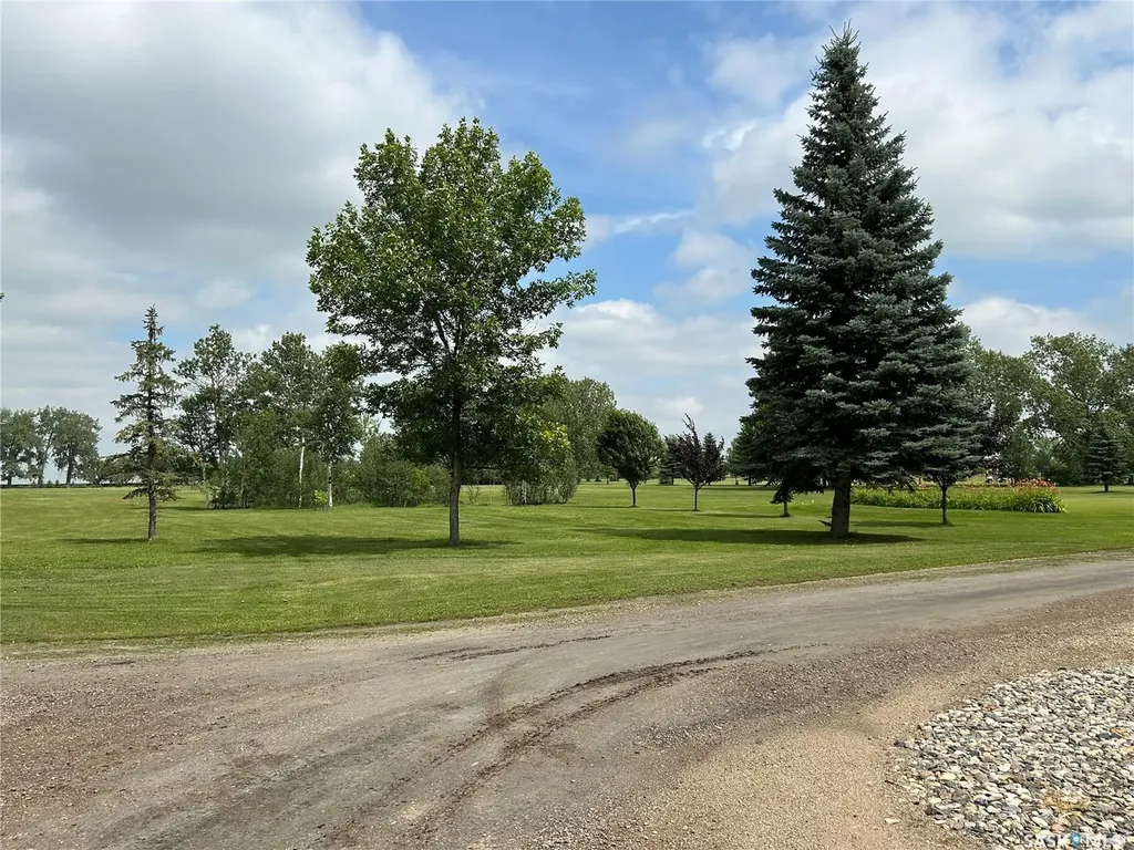 314 Antrim Street North Portal SK S0C 1W0