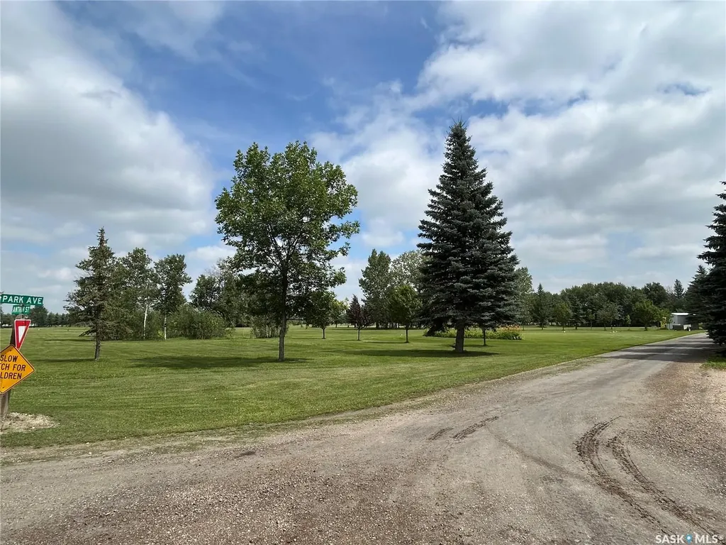 314 Antrim Street North Portal SK S0C 1W0