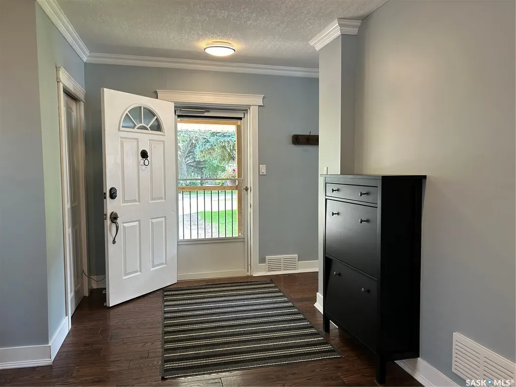 314 Antrim Street North Portal SK S0C 1W0