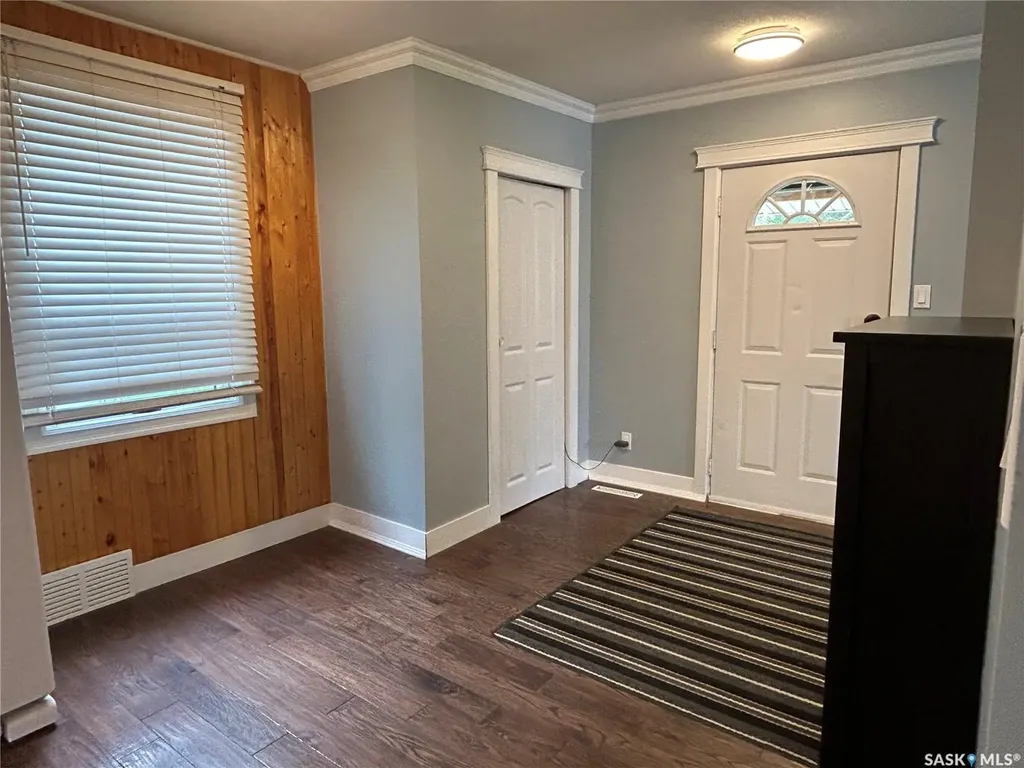 314 Antrim Street North Portal SK S0C 1W0