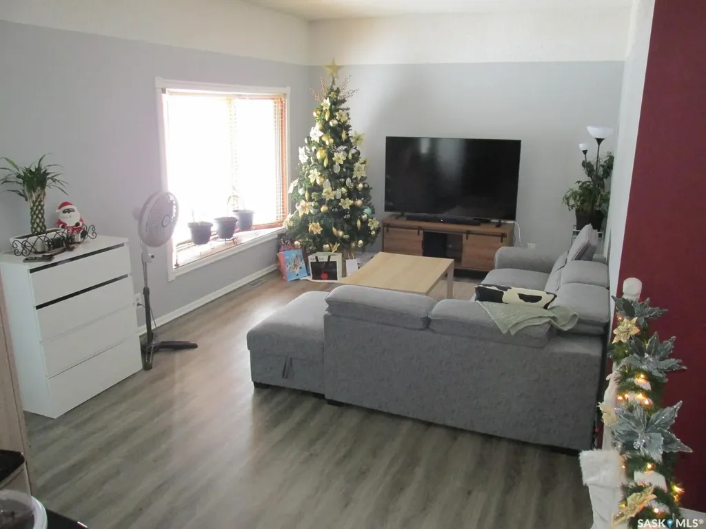 806 9th Avenue W Nipawin SK S0E 1E0