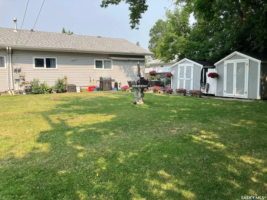 806 9th Avenue W Nipawin SK S0E 1E0