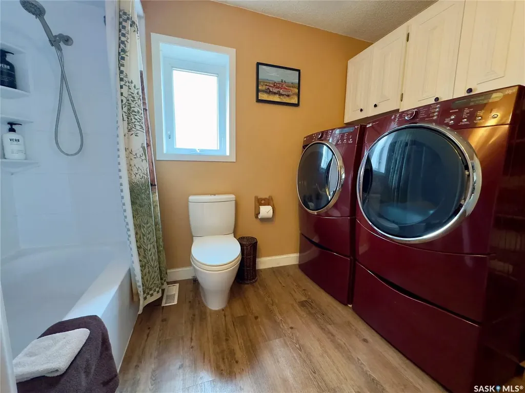 118 Cedar Avenue N Eastend SK S0N 0T0