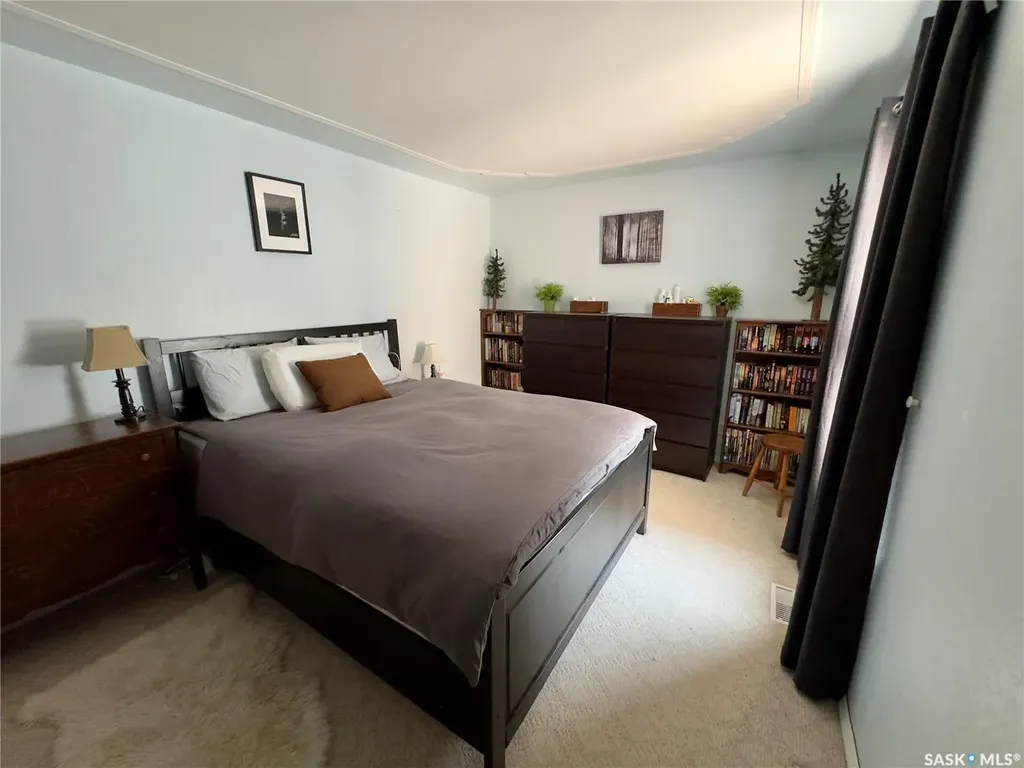 118 Cedar Avenue N Eastend SK S0N 0T0