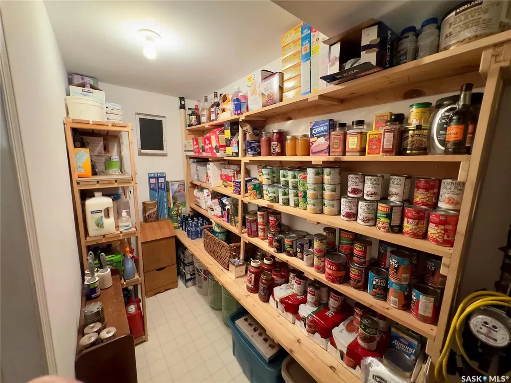 118 Cedar Avenue N Eastend SK S0N 0T0